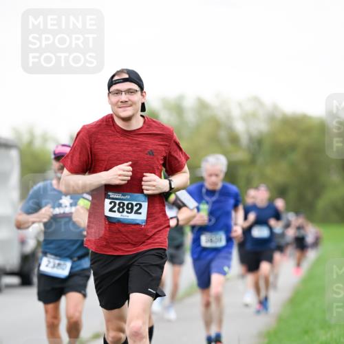 07.04.2024 - 43. Internationalen Wilhelmsburger Insellauf Dr. Thomas Lammeyer http://msf.ph/oto/6038919 07.04.2024 10:29:35 Laufen 2380, 2892 meine-sportfotos.de