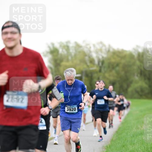 07.04.2024 - 43. Internationalen Wilhelmsburger Insellauf Dr. Thomas Lammeyer http://msf.ph/oto/6038920 07.04.2024 10:29:36 Laufen 2892, 2, 3920 meine-sportfotos.de