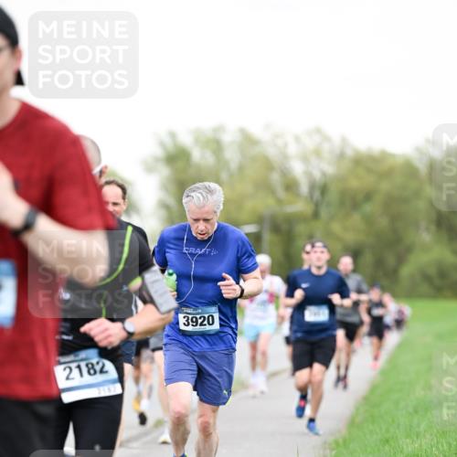 07.04.2024 - 43. Internationalen Wilhelmsburger Insellauf Dr. Thomas Lammeyer http://msf.ph/oto/6038922 07.04.2024 10:29:36 Laufen 2182, 3163, 3920 meine-sportfotos.de