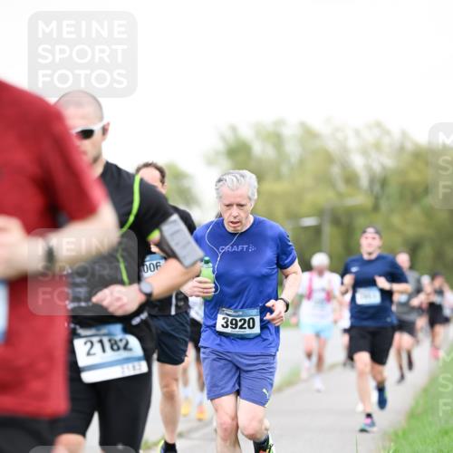 07.04.2024 - 43. Internationalen Wilhelmsburger Insellauf Dr. Thomas Lammeyer http://msf.ph/oto/6038924 07.04.2024 10:29:36 Laufen 2182, 006, 3920 meine-sportfotos.de