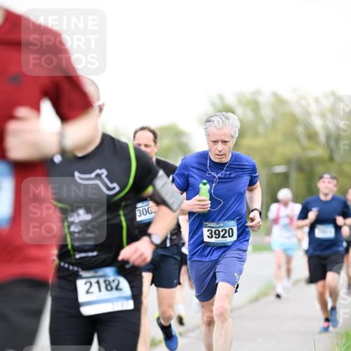 07.04.2024 - 43. Internationalen Wilhelmsburger Insellauf Dr. Thomas Lammeyer http://msf.ph/oto/6038925 07.04.2024 10:29:36 Laufen 2182, 300, 3920 meine-sportfotos.de