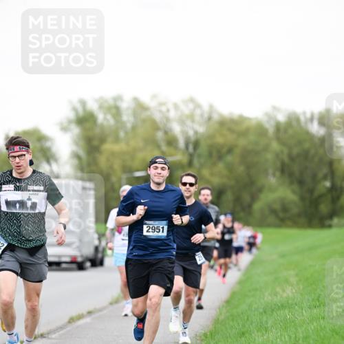 07.04.2024 - 43. Internationalen Wilhelmsburger Insellauf Dr. Thomas Lammeyer http://msf.ph/oto/6038929 07.04.2024 10:29:38 Laufen 1, 2951, 25 meine-sportfotos.de