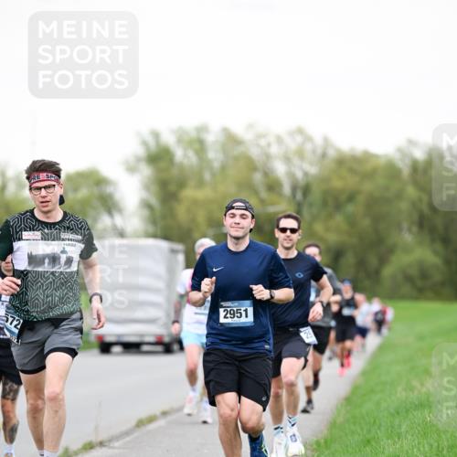 07.04.2024 - 43. Internationalen Wilhelmsburger Insellauf Dr. Thomas Lammeyer http://msf.ph/oto/6038932 07.04.2024 10:29:38 Laufen 572, 572, 2951, 25 meine-sportfotos.de