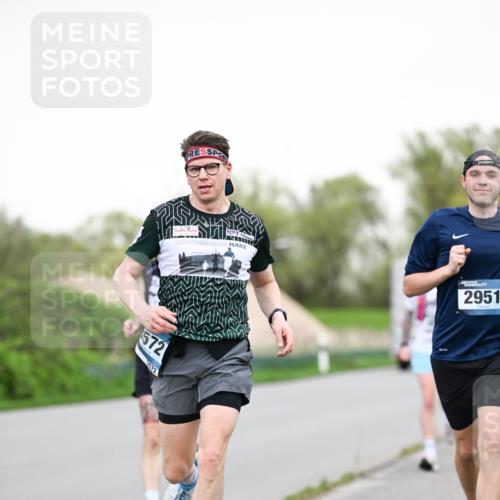 07.04.2024 - 43. Internationalen Wilhelmsburger Insellauf Dr. Thomas Lammeyer http://msf.ph/oto/6038936 07.04.2024 10:29:39 Laufen 572, 3572, 2951 meine-sportfotos.de