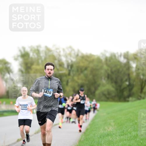 07.04.2024 - 43. Internationalen Wilhelmsburger Insellauf Dr. Thomas Lammeyer http://msf.ph/oto/6038946 07.04.2024 10:29:42 Laufen 3342, 3420 meine-sportfotos.de