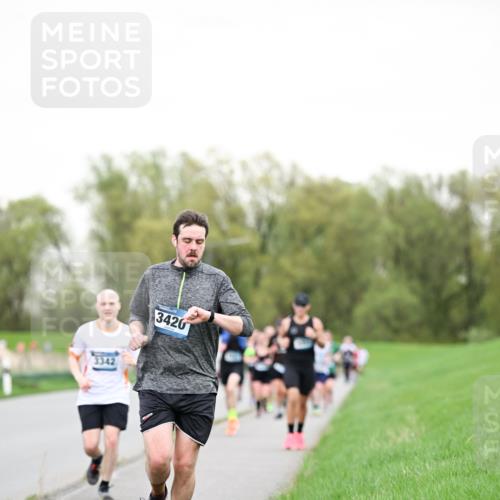 07.04.2024 - 43. Internationalen Wilhelmsburger Insellauf Dr. Thomas Lammeyer http://msf.ph/oto/6038948 07.04.2024 10:29:43 Laufen 3342, 3420 meine-sportfotos.de