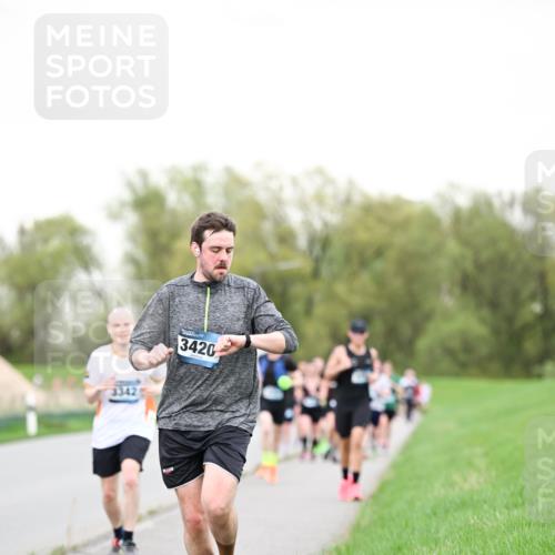 07.04.2024 - 43. Internationalen Wilhelmsburger Insellauf Dr. Thomas Lammeyer http://msf.ph/oto/6038951 07.04.2024 10:29:43 Laufen 3342, 3420 meine-sportfotos.de