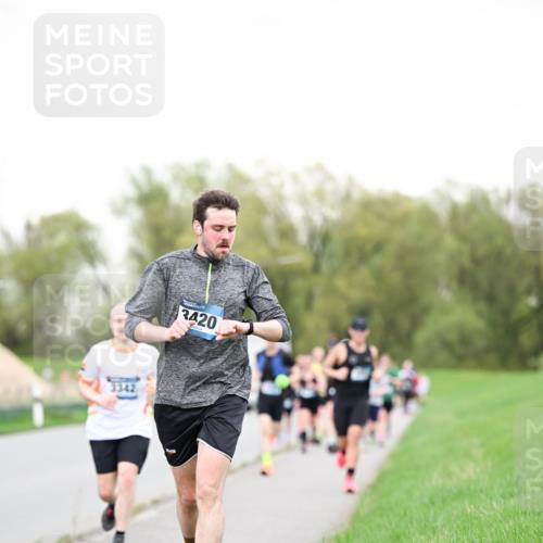 07.04.2024 - 43. Internationalen Wilhelmsburger Insellauf Dr. Thomas Lammeyer http://msf.ph/oto/6038952 07.04.2024 10:29:43 Laufen 3342, 3420 meine-sportfotos.de