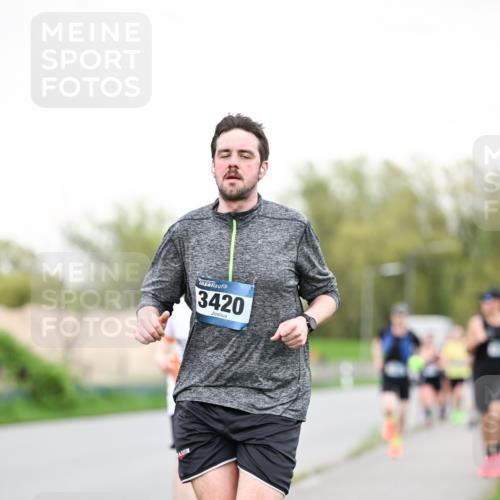 07.04.2024 - 43. Internationalen Wilhelmsburger Insellauf Dr. Thomas Lammeyer http://msf.ph/oto/6038962 07.04.2024 10:29:45 Laufen 3420 meine-sportfotos.de
