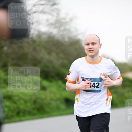 07.04.2024 - 43. Internationalen Wilhelmsburger Insellauf Dr. Thomas Lammeyer http://msf.ph/oto/6038967 07.04.2024 10:29:47 Laufen 342 meine-sportfotos.de
