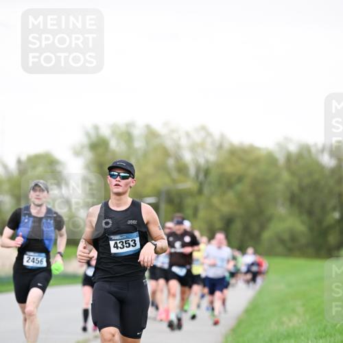 07.04.2024 - 43. Internationalen Wilhelmsburger Insellauf Dr. Thomas Lammeyer http://msf.ph/oto/6038971 07.04.2024 10:29:49 Laufen 2456, 4353 meine-sportfotos.de