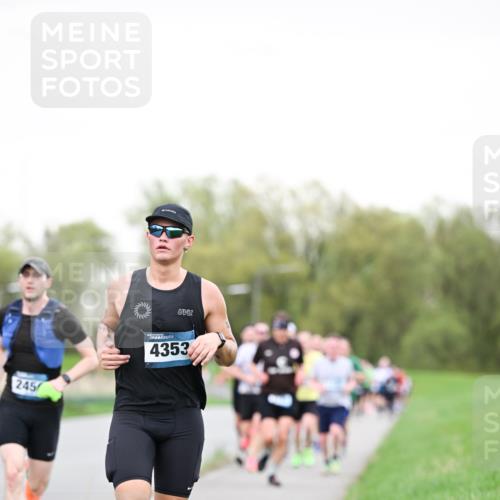07.04.2024 - 43. Internationalen Wilhelmsburger Insellauf Dr. Thomas Lammeyer http://msf.ph/oto/6038975 07.04.2024 10:29:50 Laufen 245, 4353 meine-sportfotos.de