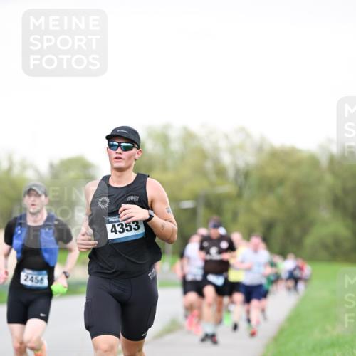 07.04.2024 - 43. Internationalen Wilhelmsburger Insellauf Dr. Thomas Lammeyer http://msf.ph/oto/6038976 07.04.2024 10:29:50 Laufen 2456, 4353 meine-sportfotos.de