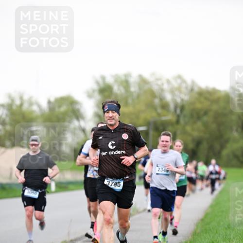 07.04.2024 - 43. Internationalen Wilhelmsburger Insellauf Dr. Thomas Lammeyer http://msf.ph/oto/6038985 07.04.2024 10:29:54 Laufen 1050, 2349, 3795 meine-sportfotos.de