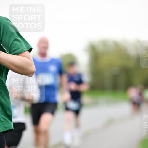 07.04.2024 - 43. Internationalen Wilhelmsburger Insellauf Dr. Thomas Lammeyer http://msf.ph/oto/6039021 07.04.2024 10:30:01 Laufen  meine-sportfotos.de