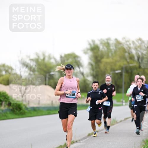 07.04.2024 - 43. Internationalen Wilhelmsburger Insellauf Dr. Thomas Lammeyer http://msf.ph/oto/6039039 07.04.2024 10:30:10 Laufen 299, 3914 meine-sportfotos.de
