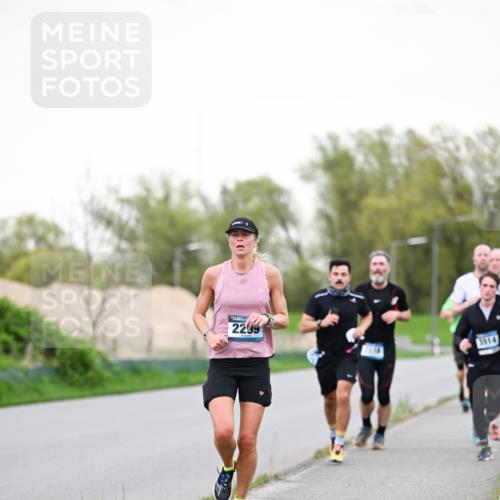 07.04.2024 - 43. Internationalen Wilhelmsburger Insellauf Dr. Thomas Lammeyer http://msf.ph/oto/6039040 07.04.2024 10:30:10 Laufen 2299, 3914 meine-sportfotos.de