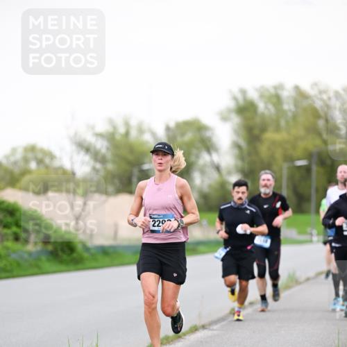 07.04.2024 - 43. Internationalen Wilhelmsburger Insellauf Dr. Thomas Lammeyer http://msf.ph/oto/6039042 07.04.2024 10:30:11 Laufen 229 meine-sportfotos.de