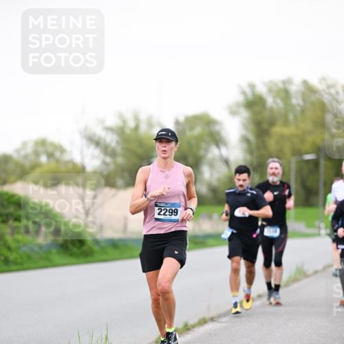 07.04.2024 - 43. Internationalen Wilhelmsburger Insellauf Dr. Thomas Lammeyer http://msf.ph/oto/6039043 07.04.2024 10:30:11 Laufen 2299 meine-sportfotos.de