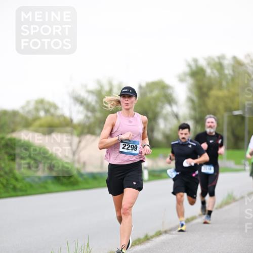 07.04.2024 - 43. Internationalen Wilhelmsburger Insellauf Dr. Thomas Lammeyer http://msf.ph/oto/6039044 07.04.2024 10:30:11 Laufen 2299 meine-sportfotos.de