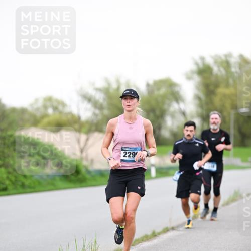 07.04.2024 - 43. Internationalen Wilhelmsburger Insellauf Dr. Thomas Lammeyer http://msf.ph/oto/6039045 07.04.2024 10:30:11 Laufen 229 meine-sportfotos.de