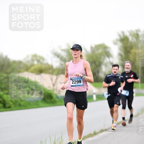 07.04.2024 - 43. Internationalen Wilhelmsburger Insellauf Dr. Thomas Lammeyer http://msf.ph/oto/6039046 07.04.2024 10:30:11 Laufen 2299 meine-sportfotos.de