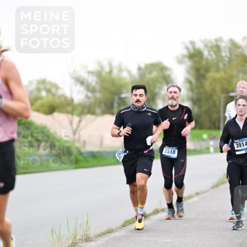 07.04.2024 - 43. Internationalen Wilhelmsburger Insellauf Dr. Thomas Lammeyer http://msf.ph/oto/6039054 07.04.2024 10:30:13 Laufen 2518, 3914, 39 meine-sportfotos.de