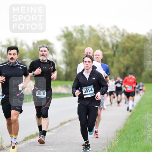 07.04.2024 - 43. Internationalen Wilhelmsburger Insellauf Dr. Thomas Lammeyer http://msf.ph/oto/6039055 07.04.2024 10:30:13 Laufen 00, 2518, 3914, 3914 meine-sportfotos.de