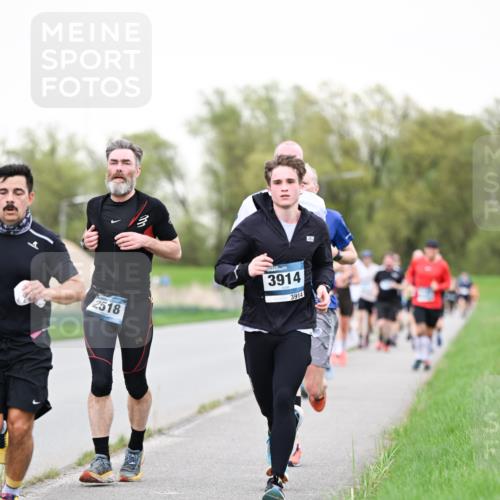 07.04.2024 - 43. Internationalen Wilhelmsburger Insellauf Dr. Thomas Lammeyer http://msf.ph/oto/6039057 07.04.2024 10:30:14 Laufen 2518, 3914, 3914 meine-sportfotos.de