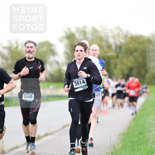 07.04.2024 - 43. Internationalen Wilhelmsburger Insellauf Dr. Thomas Lammeyer http://msf.ph/oto/6039058 07.04.2024 10:30:14 Laufen 2518, 3914, 3914 meine-sportfotos.de