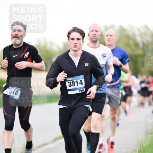07.04.2024 - 43. Internationalen Wilhelmsburger Insellauf Dr. Thomas Lammeyer http://msf.ph/oto/6039066 07.04.2024 10:30:15 Laufen 2518, 30, 3914, 3914 meine-sportfotos.de