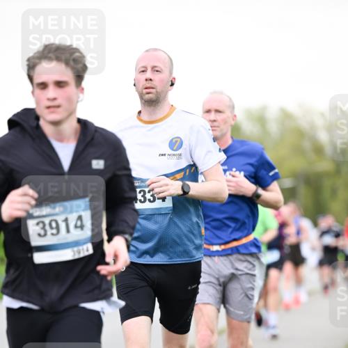 07.04.2024 - 43. Internationalen Wilhelmsburger Insellauf Dr. Thomas Lammeyer http://msf.ph/oto/6039070 07.04.2024 10:30:16 Laufen 3914, 3914, 33, 205 meine-sportfotos.de
