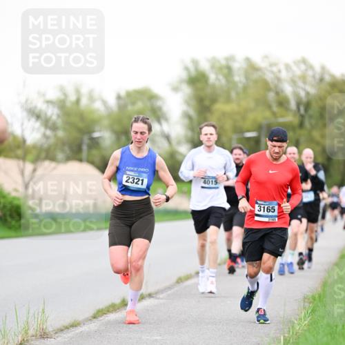 07.04.2024 - 43. Internationalen Wilhelmsburger Insellauf Dr. Thomas Lammeyer http://msf.ph/oto/6039085 07.04.2024 10:30:21 Laufen 2321, 4015, 3165, 3165 meine-sportfotos.de