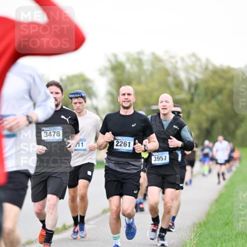 07.04.2024 - 43. Internationalen Wilhelmsburger Insellauf Dr. Thomas Lammeyer http://msf.ph/oto/6039107 07.04.2024 10:30:25 Laufen 3478, 2261, 3957 meine-sportfotos.de