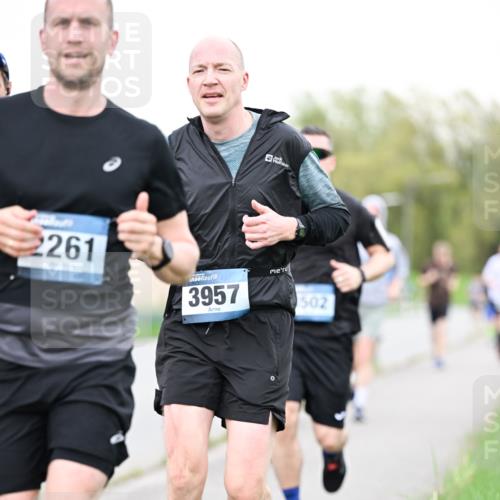 07.04.2024 - 43. Internationalen Wilhelmsburger Insellauf Dr. Thomas Lammeyer http://msf.ph/oto/6039122 07.04.2024 10:30:28 Laufen 2261, 3957, 502 meine-sportfotos.de