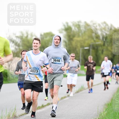 07.04.2024 - 43. Internationalen Wilhelmsburger Insellauf Dr. Thomas Lammeyer http://msf.ph/oto/6039132 07.04.2024 10:30:30 Laufen 3234, 4023, 3646 meine-sportfotos.de