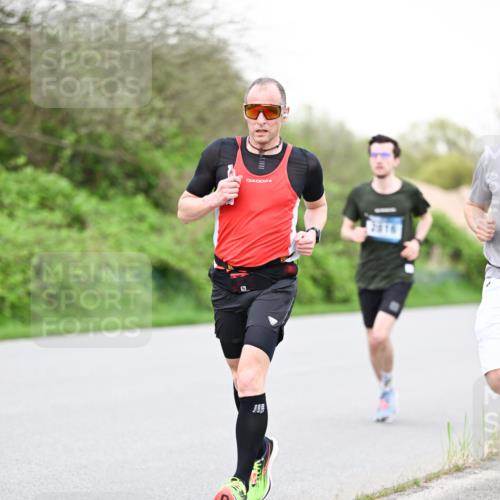 07.04.2024 - 43. Internationalen Wilhelmsburger Insellauf Dr. Thomas Lammeyer http://msf.ph/oto/6039147 07.04.2024 10:30:35 Laufen 2816 meine-sportfotos.de