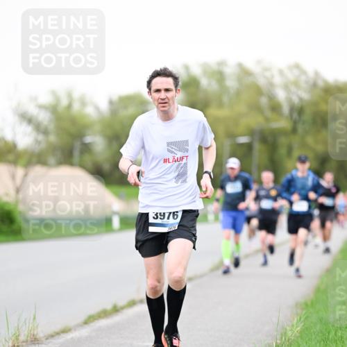07.04.2024 - 43. Internationalen Wilhelmsburger Insellauf Dr. Thomas Lammeyer http://msf.ph/oto/6039161 07.04.2024 10:30:39 Laufen 3976, 3976 meine-sportfotos.de
