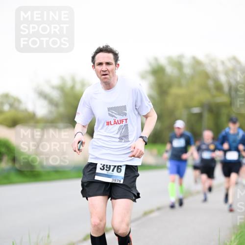 07.04.2024 - 43. Internationalen Wilhelmsburger Insellauf Dr. Thomas Lammeyer http://msf.ph/oto/6039166 07.04.2024 10:30:39 Laufen 3976, 3976 meine-sportfotos.de