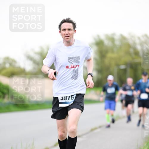07.04.2024 - 43. Internationalen Wilhelmsburger Insellauf Dr. Thomas Lammeyer http://msf.ph/oto/6039167 07.04.2024 10:30:40 Laufen 3976 meine-sportfotos.de