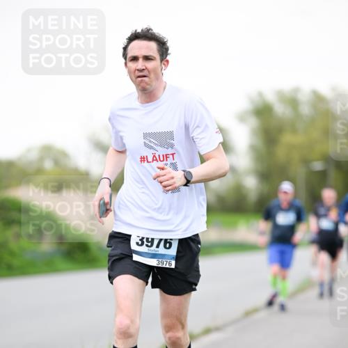 07.04.2024 - 43. Internationalen Wilhelmsburger Insellauf Dr. Thomas Lammeyer http://msf.ph/oto/6039170 07.04.2024 10:30:40 Laufen 3976, 3976 meine-sportfotos.de