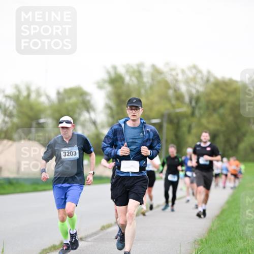 07.04.2024 - 43. Internationalen Wilhelmsburger Insellauf Dr. Thomas Lammeyer http://msf.ph/oto/6039178 07.04.2024 10:30:43 Laufen 3203 meine-sportfotos.de