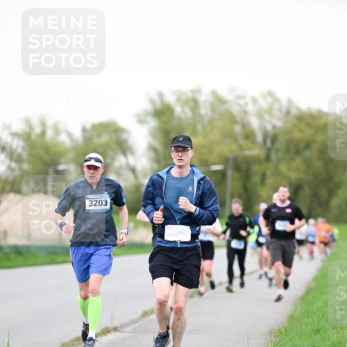 07.04.2024 - 43. Internationalen Wilhelmsburger Insellauf Dr. Thomas Lammeyer http://msf.ph/oto/6039179 07.04.2024 10:30:43 Laufen 3203 meine-sportfotos.de