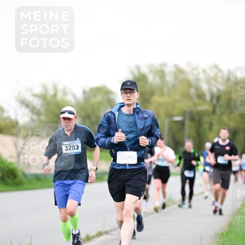 07.04.2024 - 43. Internationalen Wilhelmsburger Insellauf Dr. Thomas Lammeyer http://msf.ph/oto/6039183 07.04.2024 10:30:44 Laufen 3203 meine-sportfotos.de
