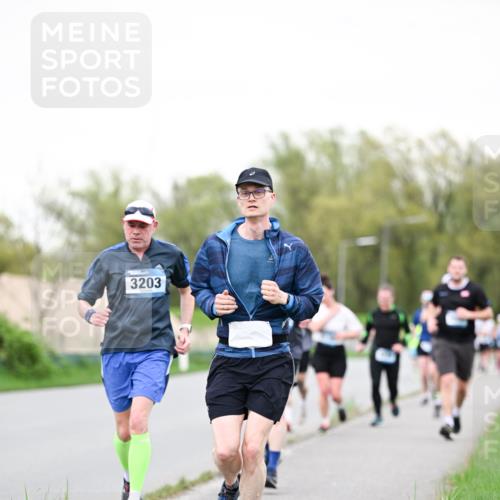 07.04.2024 - 43. Internationalen Wilhelmsburger Insellauf Dr. Thomas Lammeyer http://msf.ph/oto/6039184 07.04.2024 10:30:44 Laufen 3203 meine-sportfotos.de