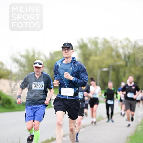 07.04.2024 - 43. Internationalen Wilhelmsburger Insellauf Dr. Thomas Lammeyer http://msf.ph/oto/6039185 07.04.2024 10:30:44 Laufen 3203 meine-sportfotos.de