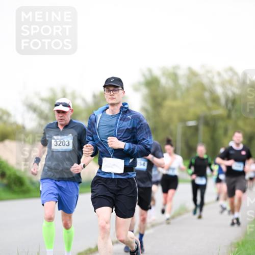 07.04.2024 - 43. Internationalen Wilhelmsburger Insellauf Dr. Thomas Lammeyer http://msf.ph/oto/6039186 07.04.2024 10:30:44 Laufen 3203, 154 meine-sportfotos.de