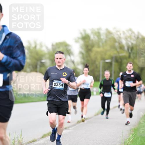 07.04.2024 - 43. Internationalen Wilhelmsburger Insellauf Dr. Thomas Lammeyer http://msf.ph/oto/6039191 07.04.2024 10:30:45 Laufen 2354, 9780 meine-sportfotos.de