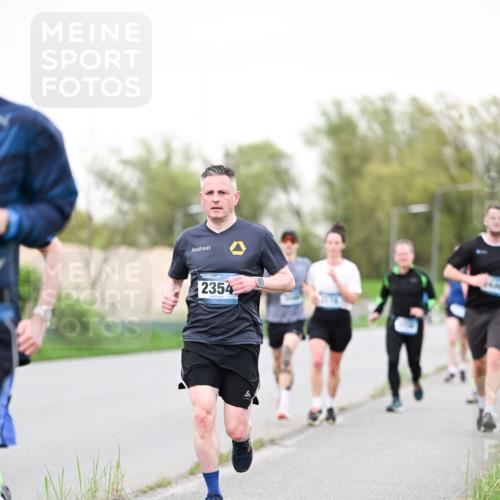 07.04.2024 - 43. Internationalen Wilhelmsburger Insellauf Dr. Thomas Lammeyer http://msf.ph/oto/6039193 07.04.2024 10:30:46 Laufen 2354 meine-sportfotos.de