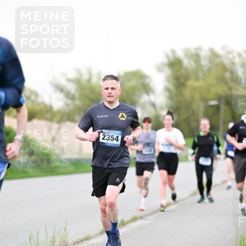 07.04.2024 - 43. Internationalen Wilhelmsburger Insellauf Dr. Thomas Lammeyer http://msf.ph/oto/6039194 07.04.2024 10:30:46 Laufen 2354 meine-sportfotos.de